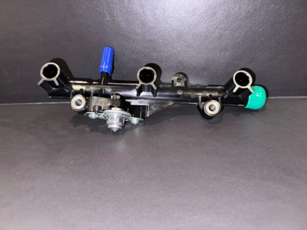 FZ09 FUEL RAIL